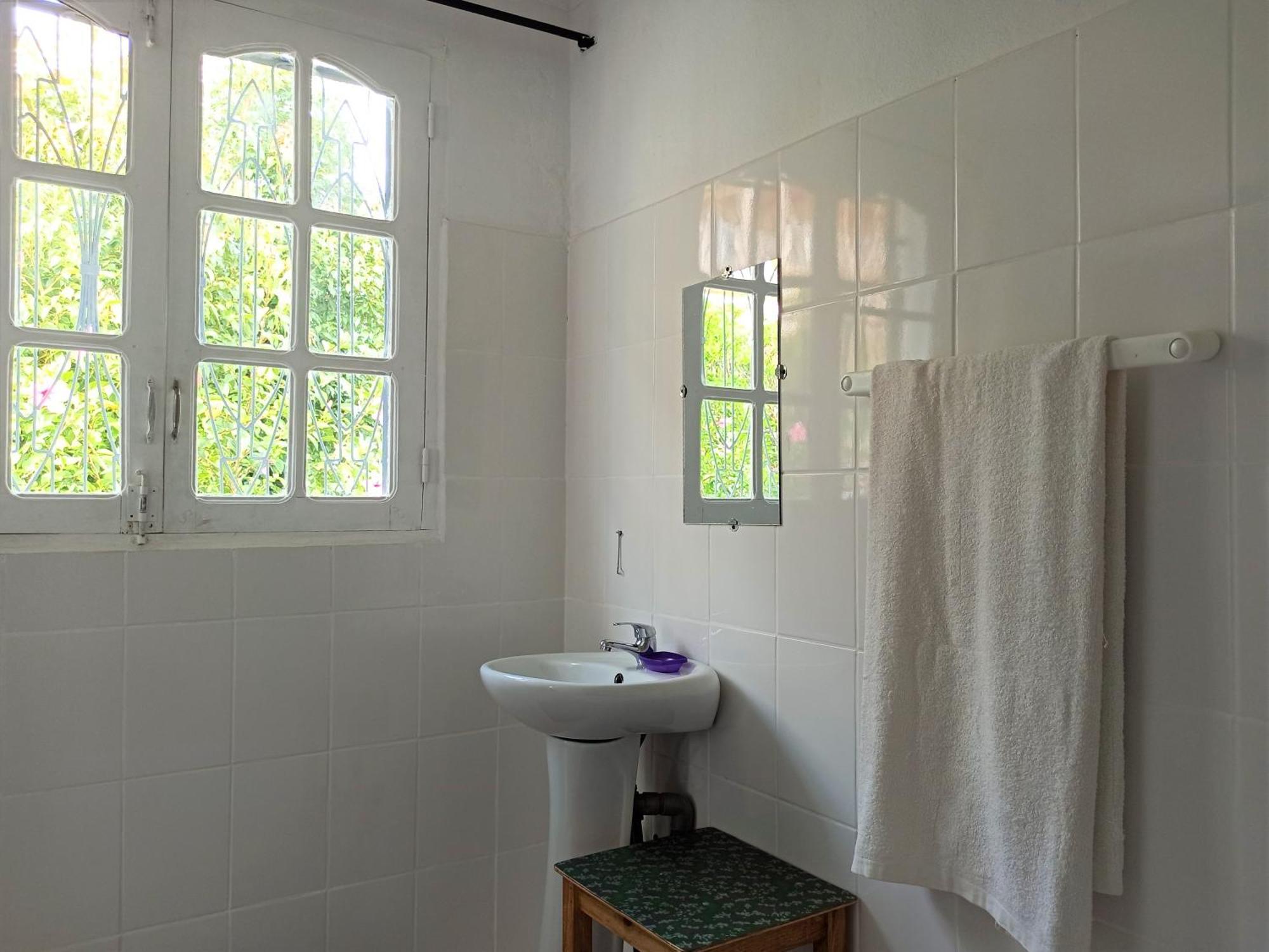 Chez Jeanne Chambre D'Hote أنتاناناريفو المظهر الخارجي الصورة